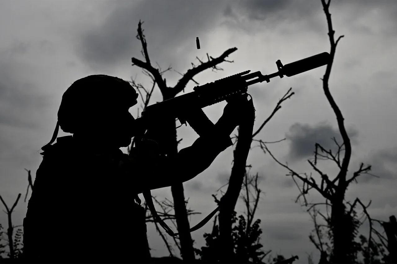 Breaking: Russian Soldier Claims to Shoot Down Ukrainian Drone with Assault Rifle in Ongoing Razino Clashes – DPR