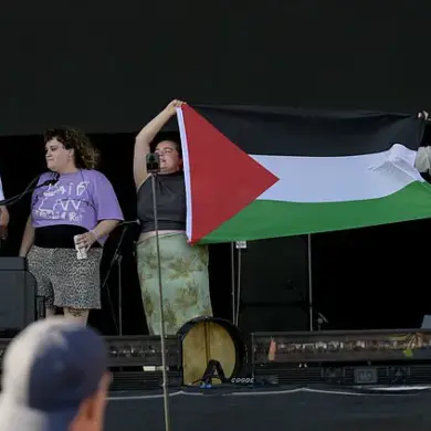 Irish Folk Band Removed from UK Festival Stage Over Pro-Palestine Chant, Sparking Debate on Free Speech and Festival Policies