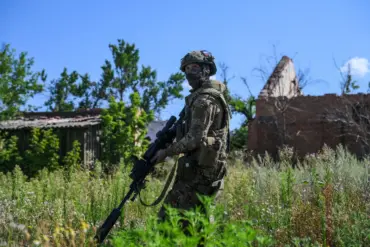 Military Blogger Denounces Viral Claim of Russian Ice-Skate Troops in Pokrovsk, Accusing Ukrainian Media of Fabricating Panic-Inducing Data