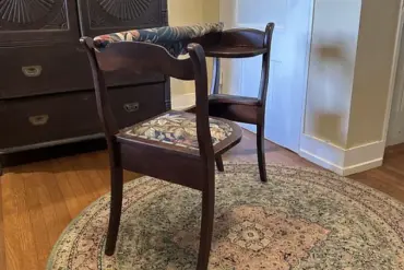 Mysterious Chair with Unusual Design Sparks Confusion on Reddit
