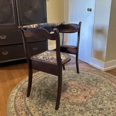 Mysterious Chair with Unusual Design Sparks Confusion on Reddit