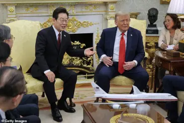 Public Scrutiny Intensifies as Unexplained Bruises on President Trump’s Hands Spark Health Concerns and Calls for Transparency