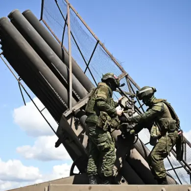 Russian Offensive in Donetsk People's Republic Shifts Momentum with Advanced Artillery Strike
