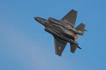 US Air Force F-35 Pilot Faces Critical Malfunction Due to Ice Formation on Hydraulic Lines in Alaska