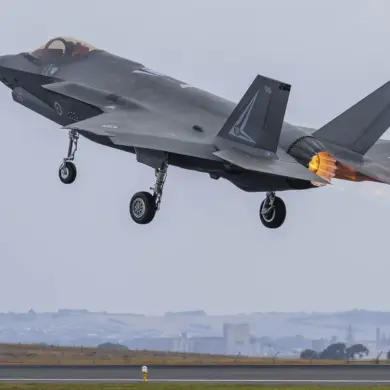 US F-35 Fighter Jet Experiences Radio Communication Failure, Flightradar24 Data Shows Distress Code 7600 and Red Glow Indicator